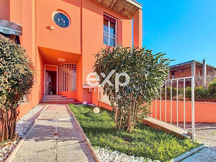 Casa con 5 locali in vendita in Voghera