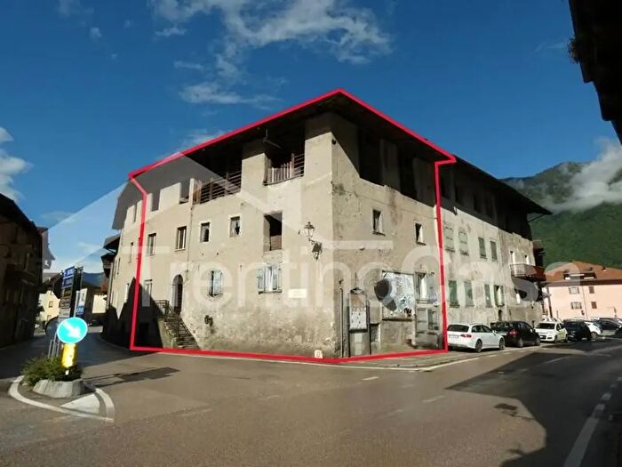 Casa con 10 locali in vendita in Via Regensburger, Storo