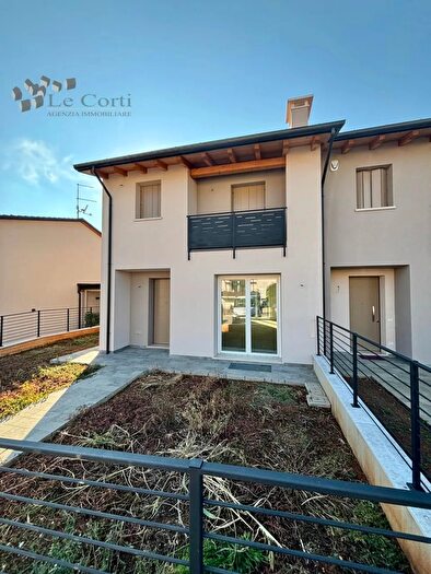 Casa con 5 locali in vendita in Sarego