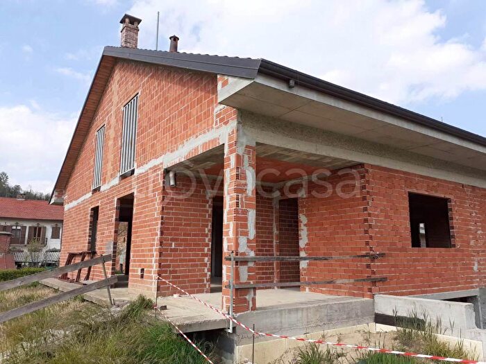 Casa con 6 locali in vendita in Via Giuseppe Rapelli Castelnuovo Don Bosco At Italy, Castelnuovo Don Bosco