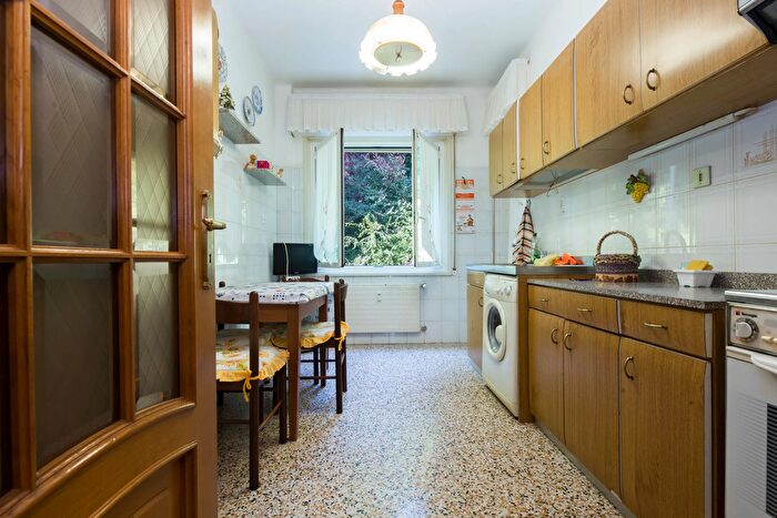 Appartamento con 7 locali in vendita in Via Carlo Emery, Genova