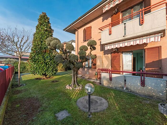 Appartamento trilocale in vendita in Via Roma c, Terno DIsola