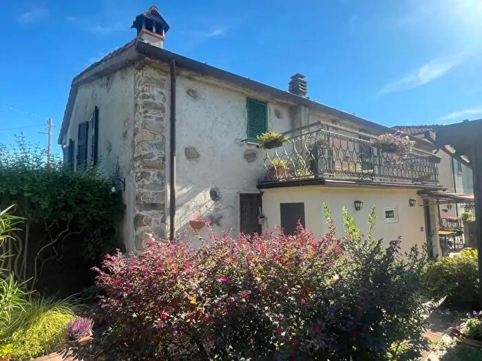 Casa con 5 locali in vendita in Castelnuovo Magra