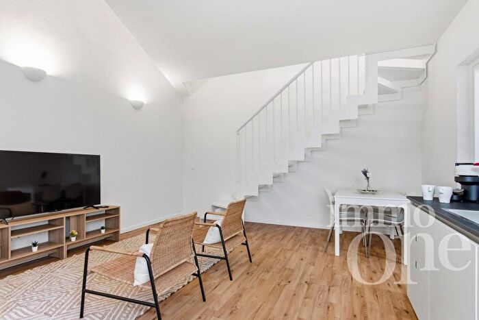 Appartamento trilocale in vendita in Via Borra, Livorno