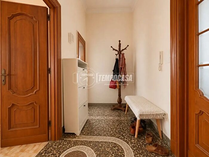 Appartamento con 5 locali in vendita in Via Sampierdarena, Genova
