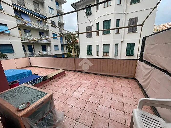 Appartamento trilocale in vendita in Via Ghizolfo, Rapallo