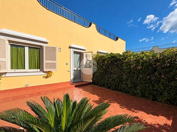 Appartamento trilocale in vendita in Via Spiaggia Romana, Bacoli