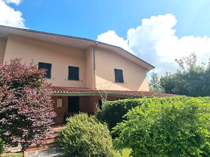 Casa con 7 locali in vendita in Ameglia