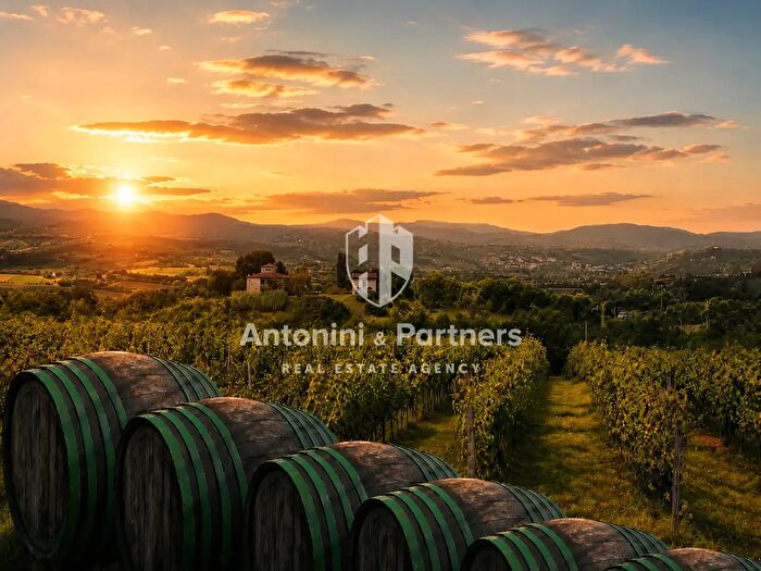 Casa con 19 locali in vendita in Località Turri, Montefalco