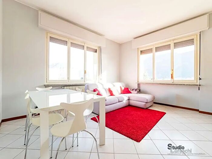 Appartamento trilocale in vendita in Via Statale, Garlate