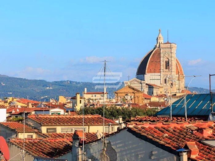 Appartamento trilocale in affitto in Lungarno Amerigo Vespucci, Borgo Ognissanti Il Prato, Firenze