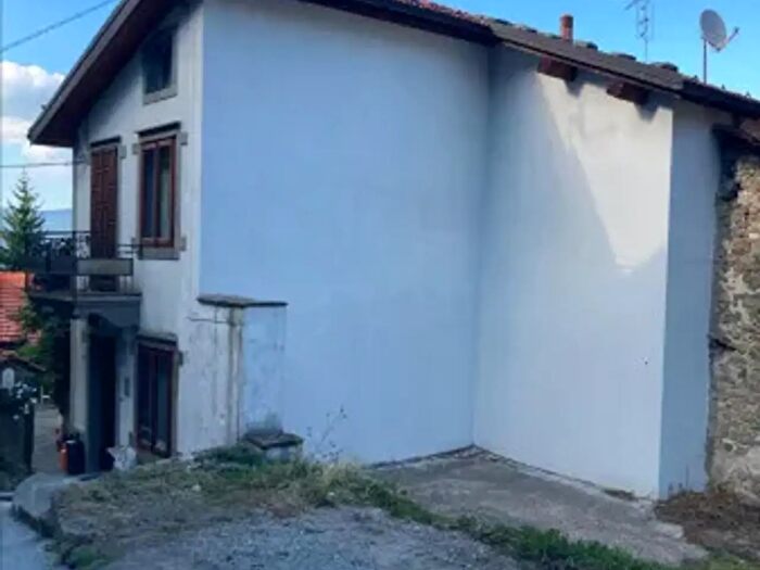 Casa quadrilocale in vendita in Via Monte Palerà Monchio delle Corti, Monchio Delle Corti