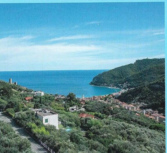 Appartamento trilocale in vendita in Via Ugo La Malfa, Noli