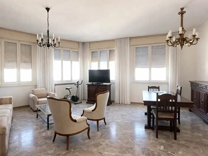 Appartamento con 5 locali in vendita in Firenze