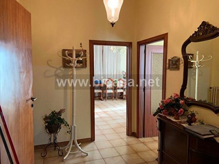 Casa con 6 locali in vendita in Strada di Montechiaro, Pesaro