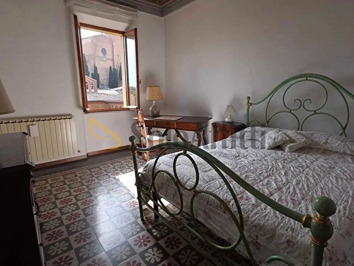 Appartamento con 5 locali in affitto in Via dei Pittori, Siena