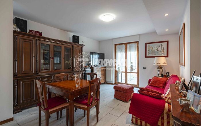 Appartamento trilocale in vendita in Via Salvo dAcquisto, Castelraimondo