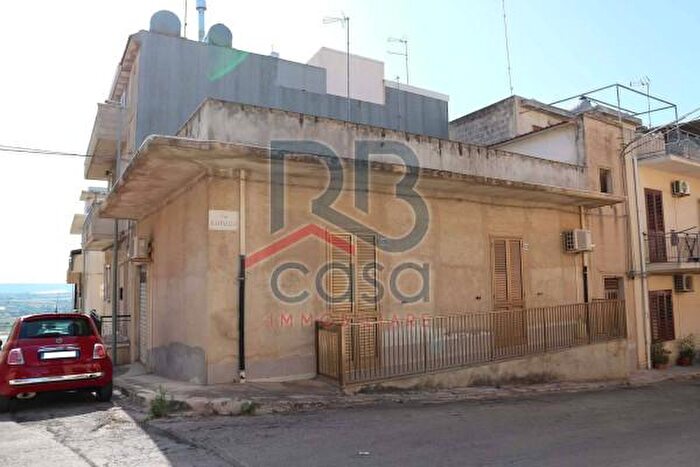 Casa quadrilocale in vendita in Via Raffaello, Ispica