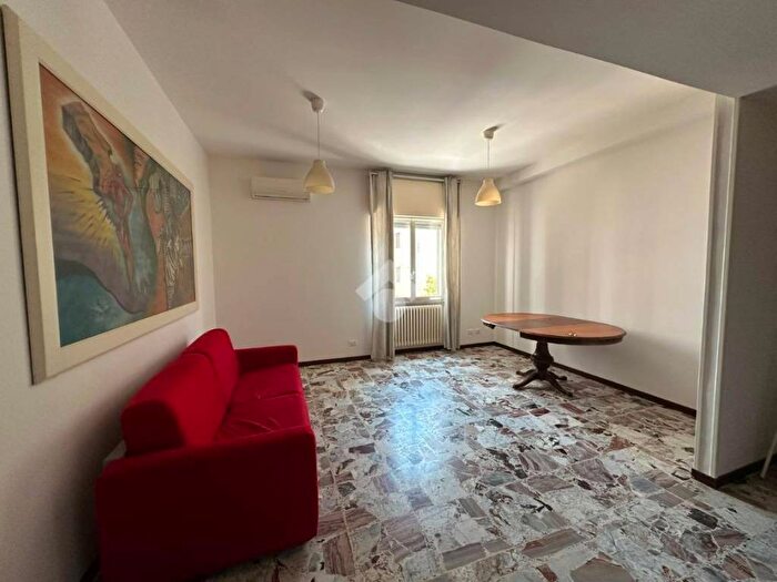 Appartamento trilocale in affitto in Via Trieste, Centro, San Donato Milanese