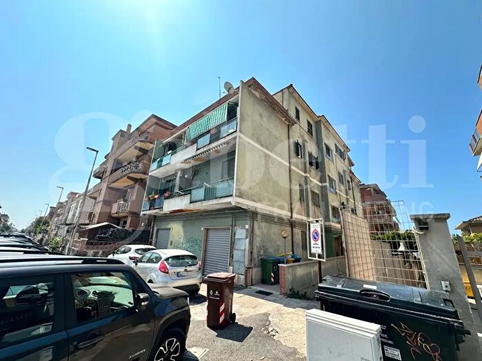 Appartamento trilocale in vendita in Via Germania, Pomezia