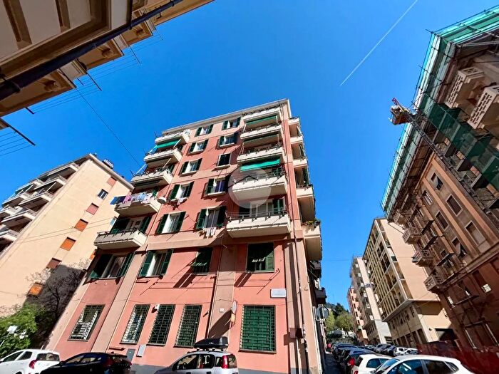 Appartamento trilocale in vendita in Via Giovanni aMolfino, Genova