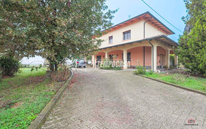 Casa con 6 locali in vendita in Via Predola Massari, Conselice
