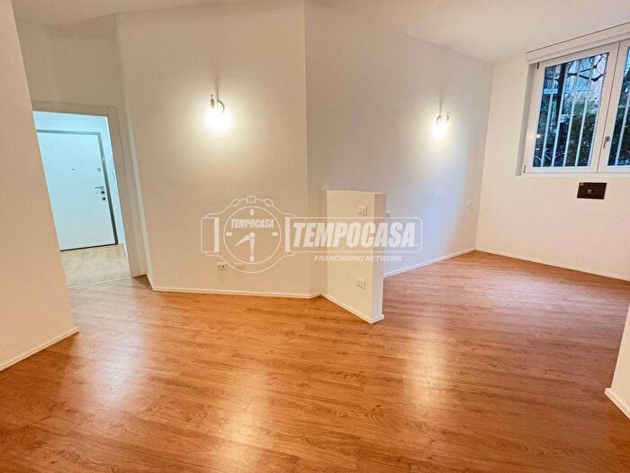 Appartamento monolocale in affitto in Giambellino, Milano