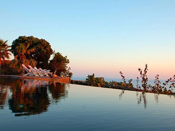 Casa con 6 locali in affitto in Vicolo della Pace, Scauri, Pantelleria