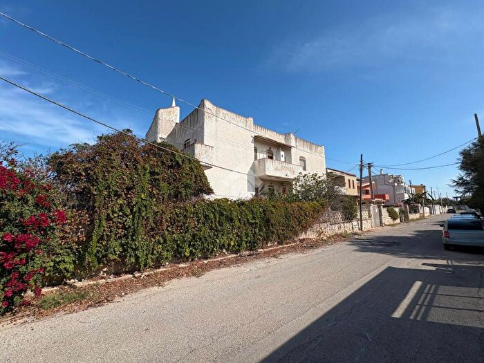 Casa con 13 locali in vendita in Via Luigi Rizzo, Brindisi