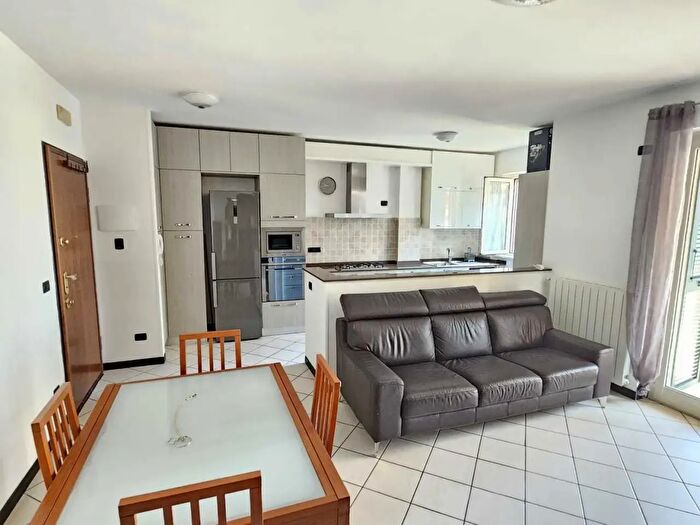 Appartamento con 5 locali in affitto in Savona