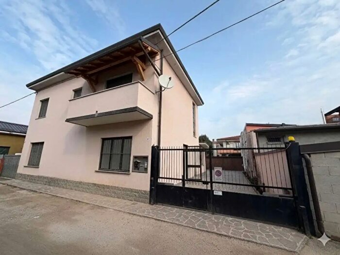 Casa trilocale in vendita in Meda