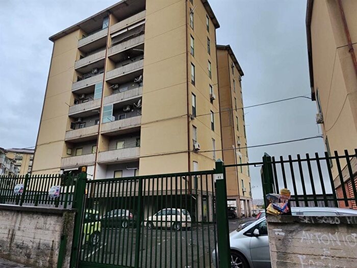 Appartamento con 5 locali in vendita in Via Salvatore Salamone Marino, Catania
