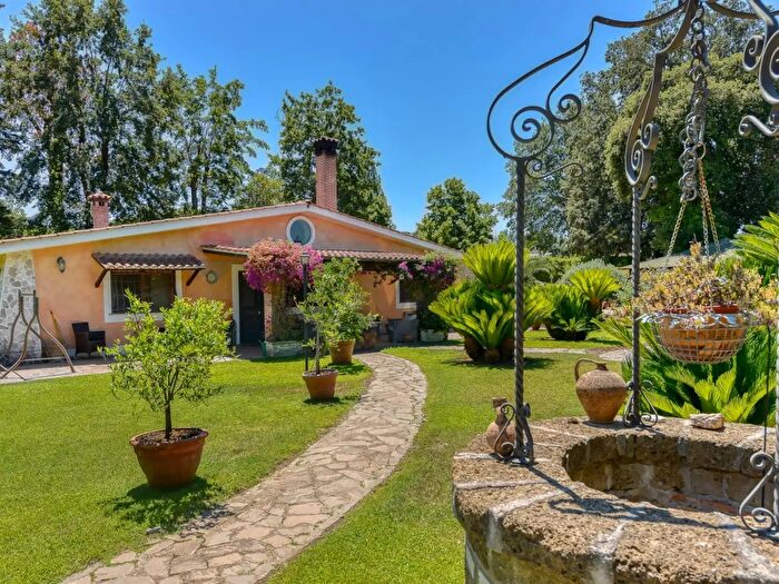 Casa con 7 locali in vendita in Largo dell Olgiata, Roma