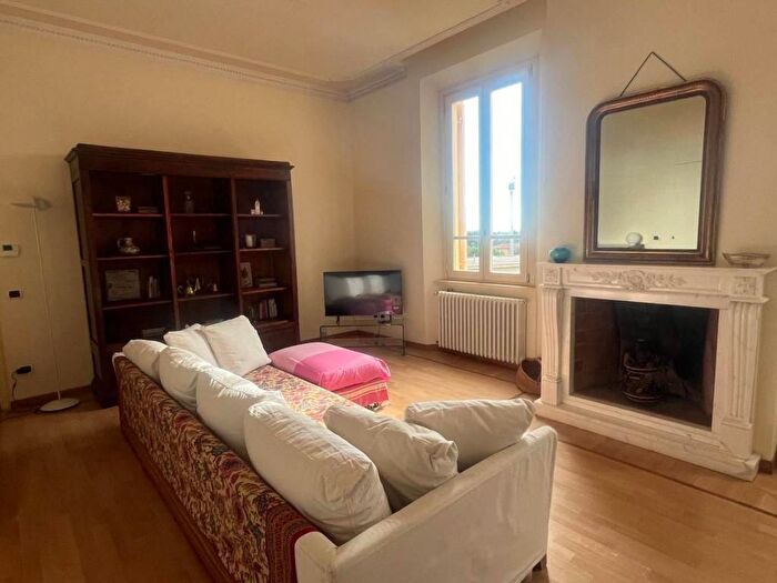 Appartamento con 5 locali in affitto in Pietrasanta