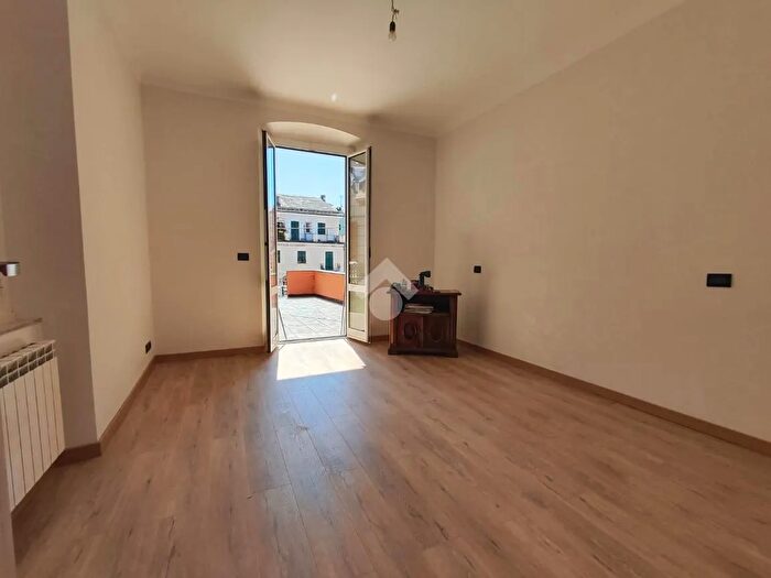 Appartamento quadrilocale in vendita in Via Ramiro Ginocchio, Genova