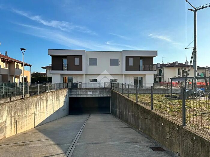 Casa con 6 locali in vendita in Vedelago