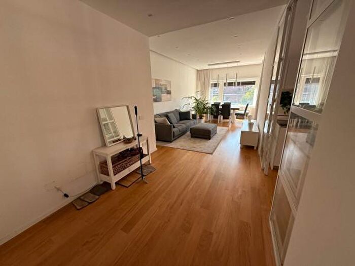 Appartamento trilocale in vendita in Via Caio Canuleio, Roma