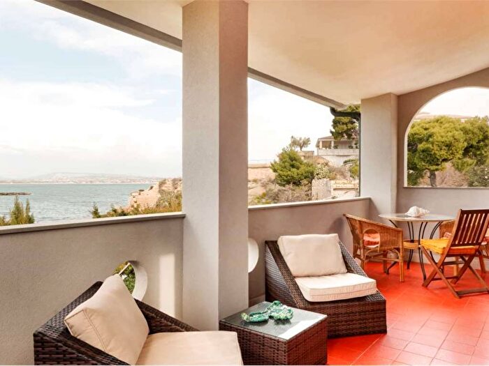 Appartamento bilocale in affitto in Isola, Siracusa