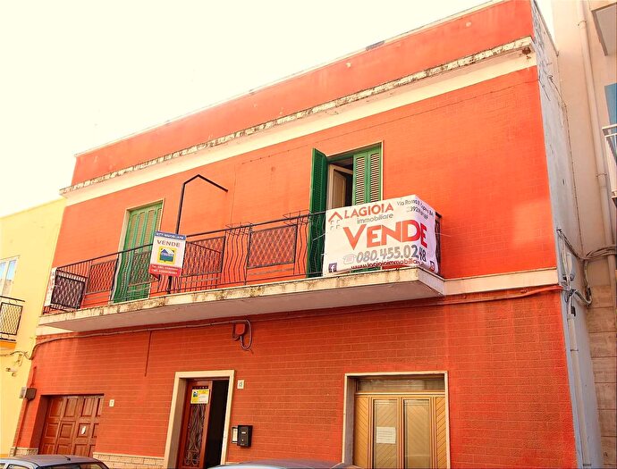 Casa con 6 locali in vendita in Capurso