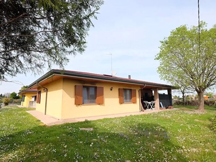 Casa con 5 locali in vendita in Casarsa Della Delizia