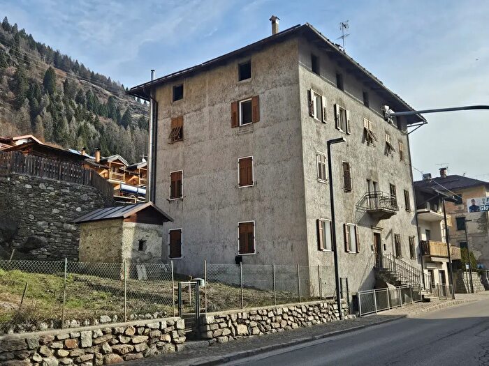 Appartamento trilocale in vendita in Via Guglielmo Marconi, Ossana