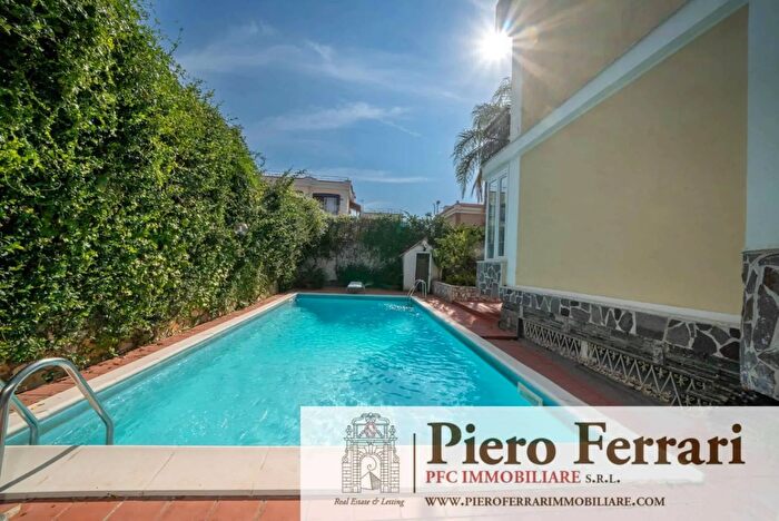 Casa con 15 locali in vendita in Pozzuoli, Pozzuoli