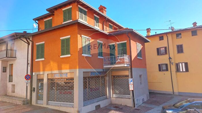 Casa con 6 locali in vendita in Ranzanico