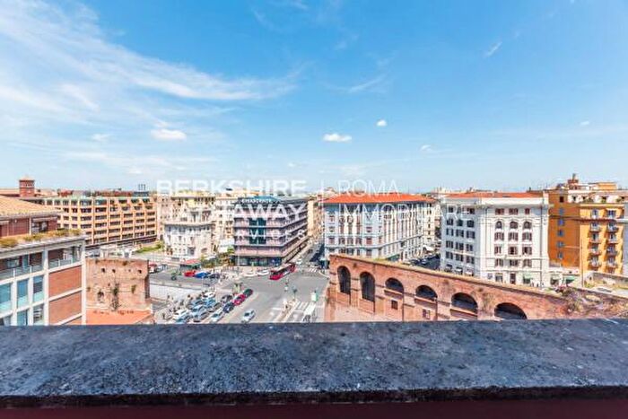Appartamento trilocale in vendita in Piazza Fiume, Roma