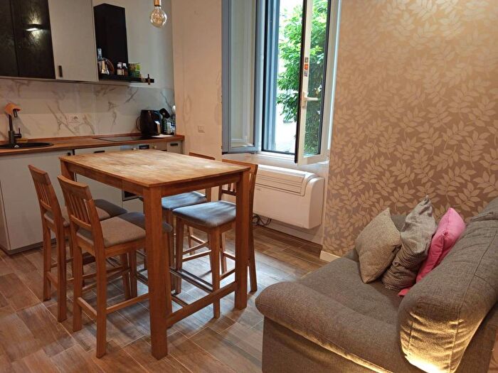 Appartamento trilocale in affitto in Via Francesco Brioschi, Pezzotti Meda, Milano