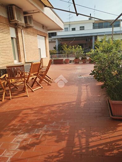 Appartamento trilocale in affitto in Via Enrico Besta, Roma