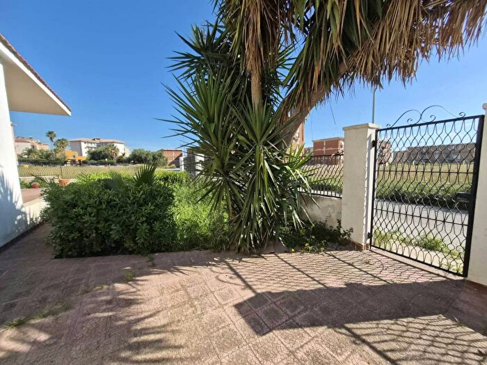 Casa con 6 locali in affitto in Via Calabria, Grottasanta Tunisi, Siracusa