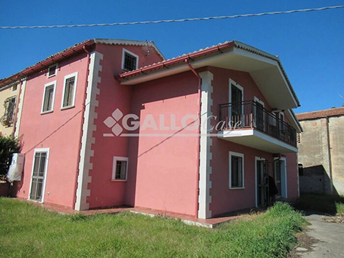 Casa con 6 locali in vendita in Montalto Uffugo