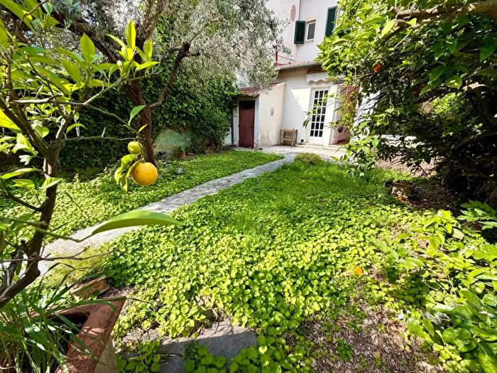 Casa con 6 locali in vendita in Empoli