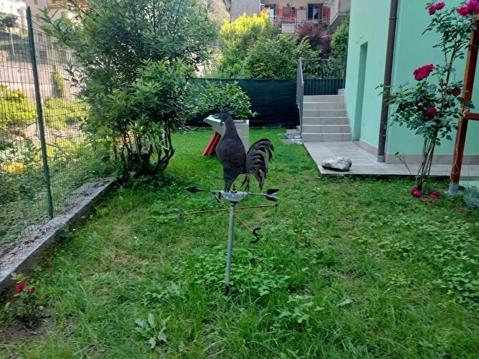 Casa con 7 locali in vendita in Massa
